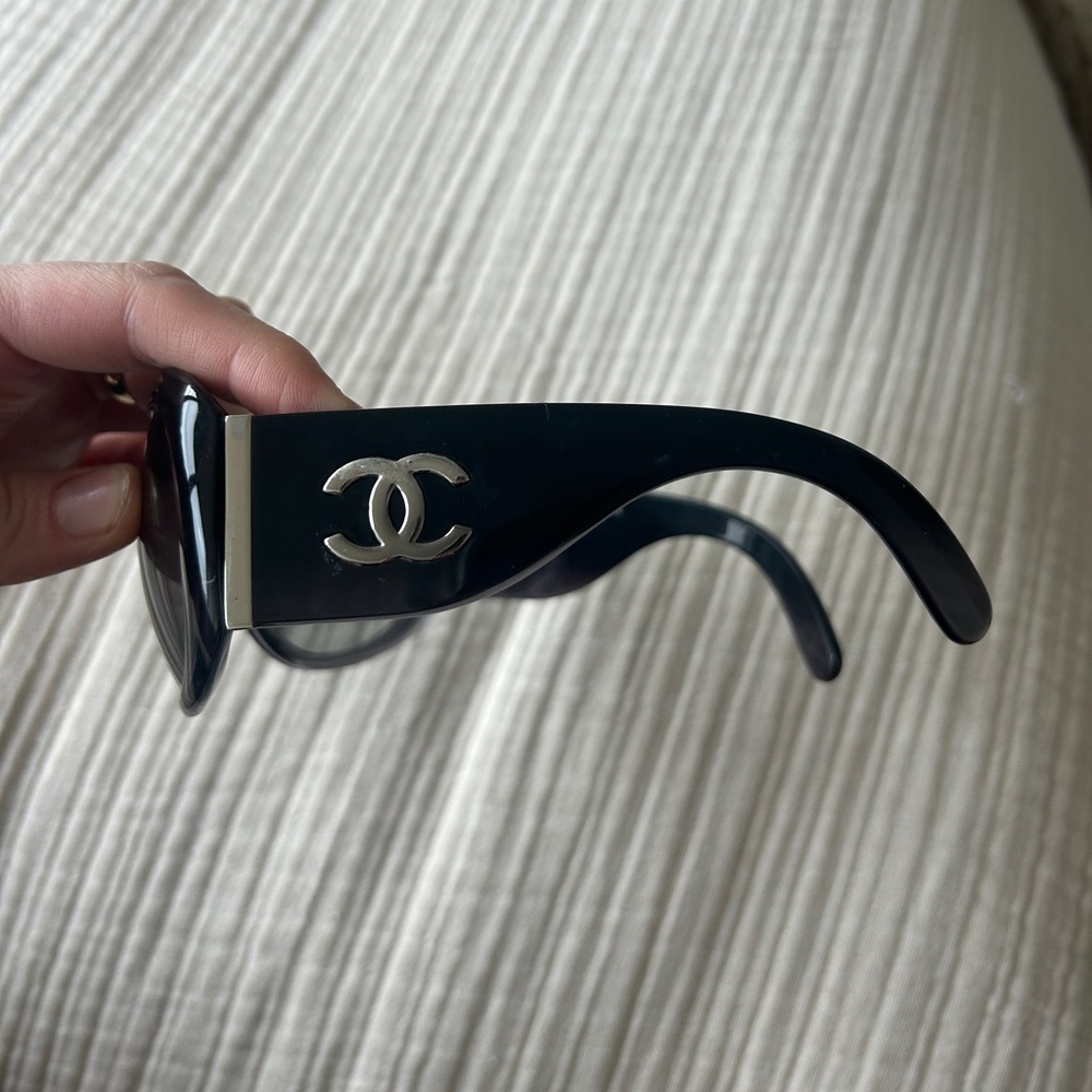 gorgeous authentic chanel sunglasses!
